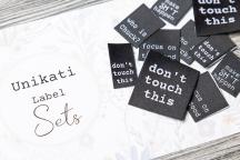 Designerset tygetiketter 'touching' från Unikati - Artikelnummer 9119