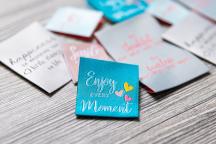 Designerset tygetiketter 'enjoy' från Unikati - Artikelnummer 9120