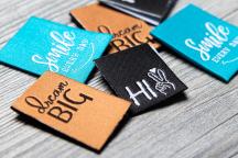 Designeretikettset 'Happy Notes' by Unikati - Artikelnummer 9136