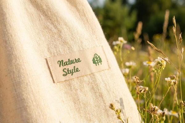 Naturfärgad bomullsetikett på tygväska
