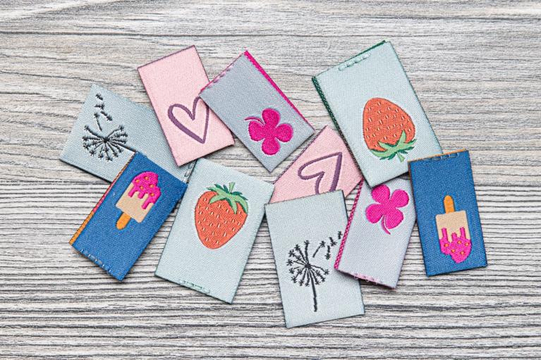 Designerset tygetiketter \"Summer moments\" från Unikati (Artikelnummer 9124)