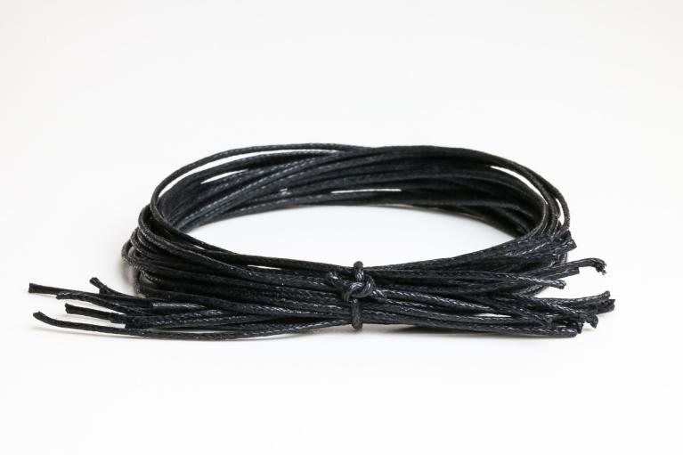 Vaxat snöre, svart, Ø 1 mm, längd 25 cm - Artikelnummer 883