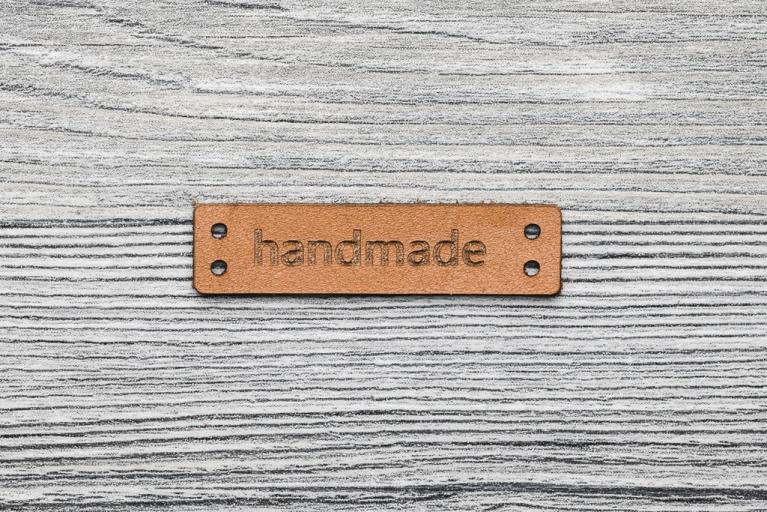 10 etiketter 'handmade' i naturläder - Artikelnummer 8002