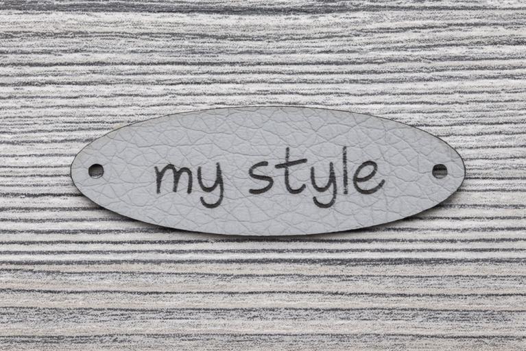 10 etiketter \"my style\" i konstläder, grå (Artikelnummer 8105)