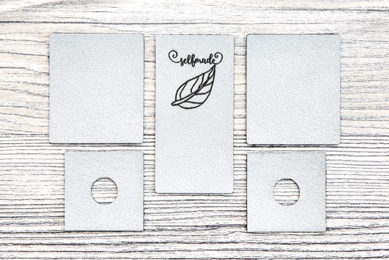 Etikettset 'selfmade' för sjalkragar  (grå) - Artikelnummer 9006